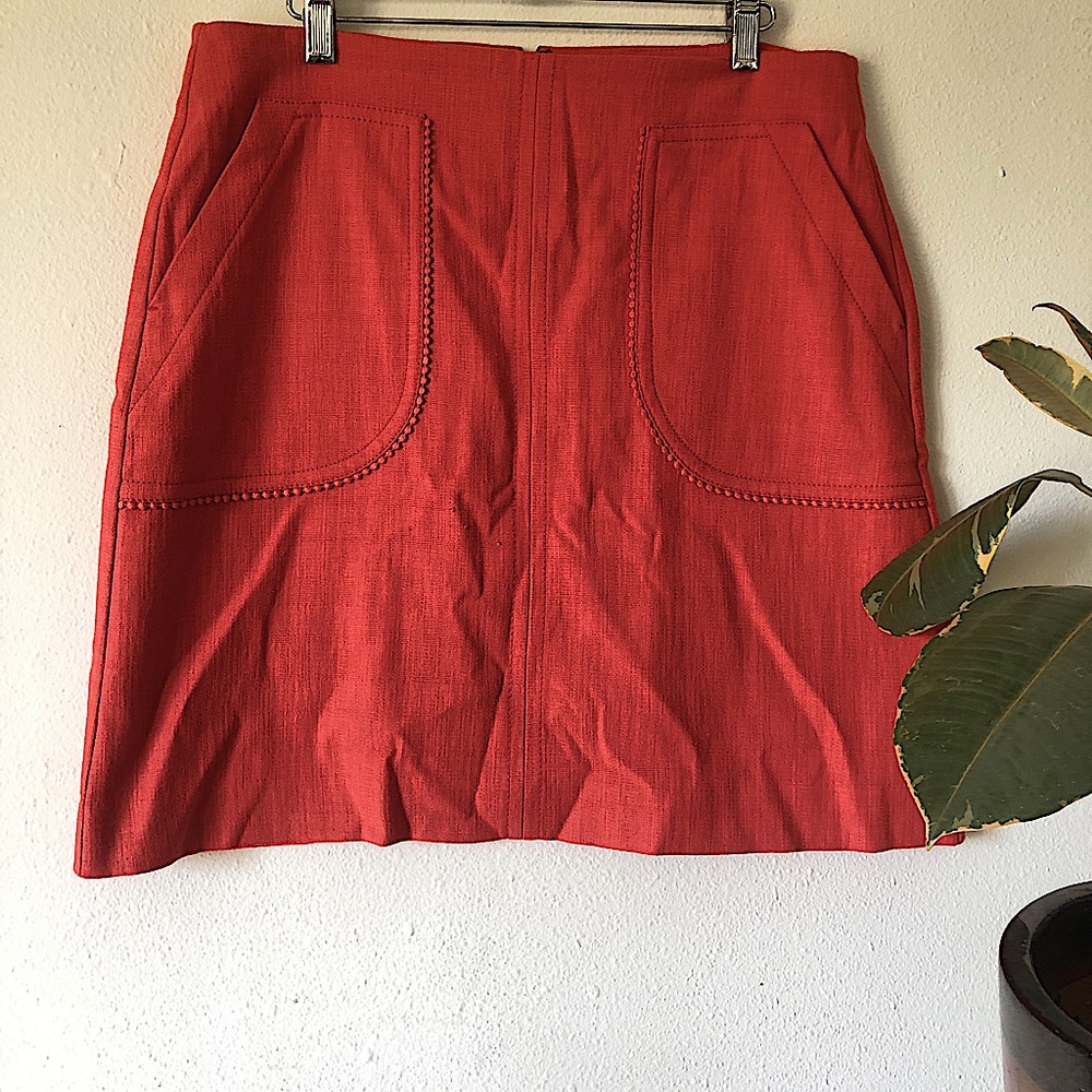 Linen pencil skirt with deep pockets
